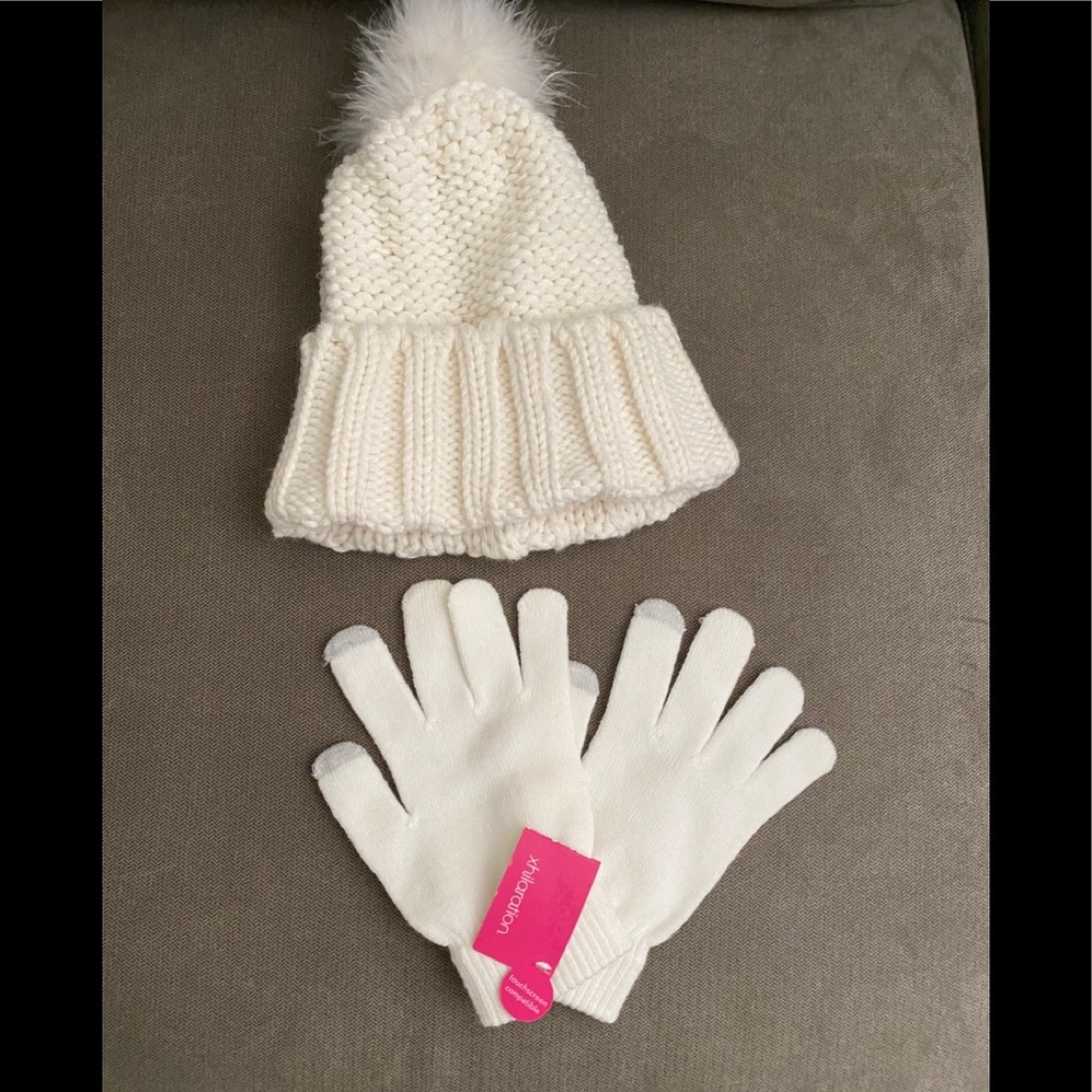 NWOT: Merona Ivory Beanie and gloves
